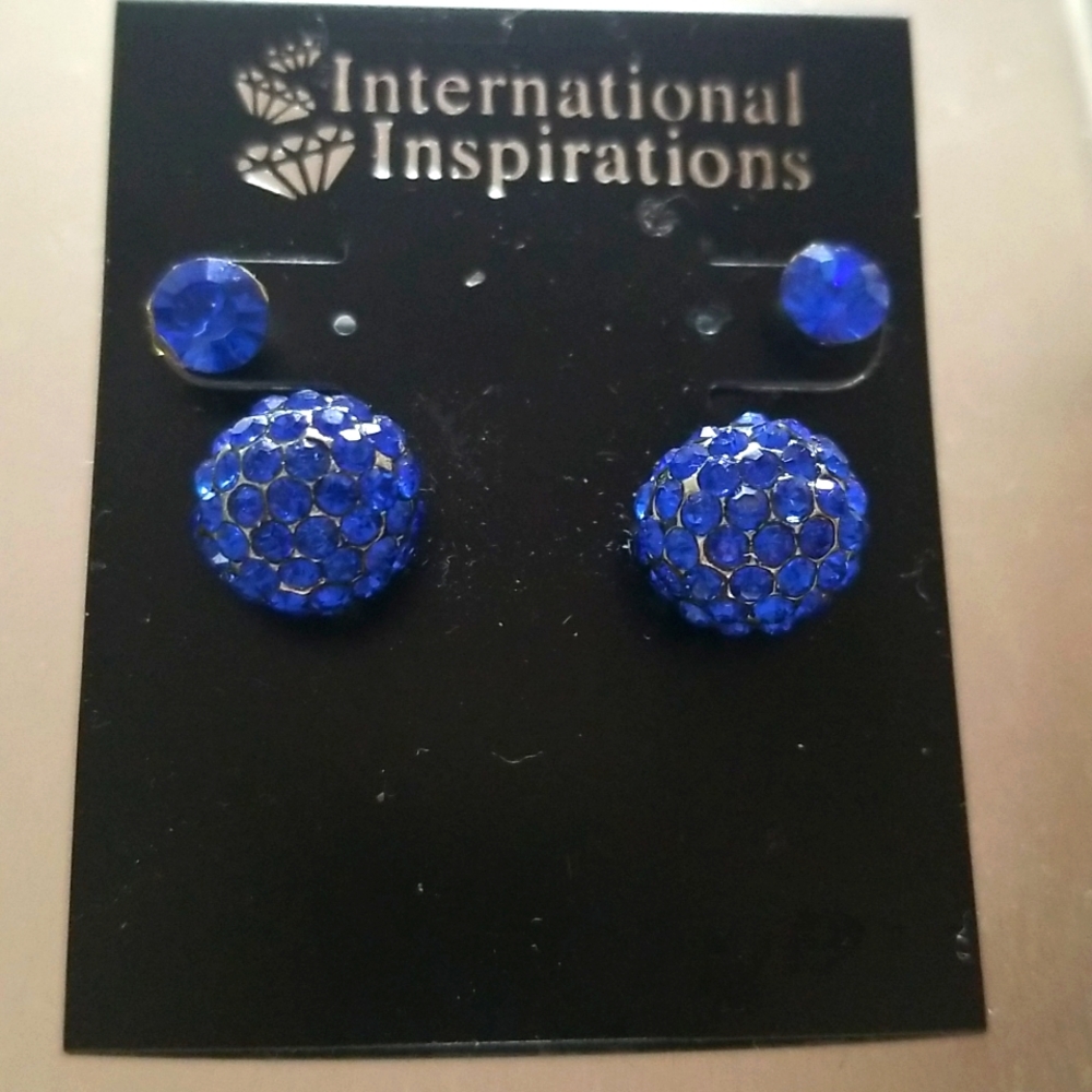 Two pairs of earrings